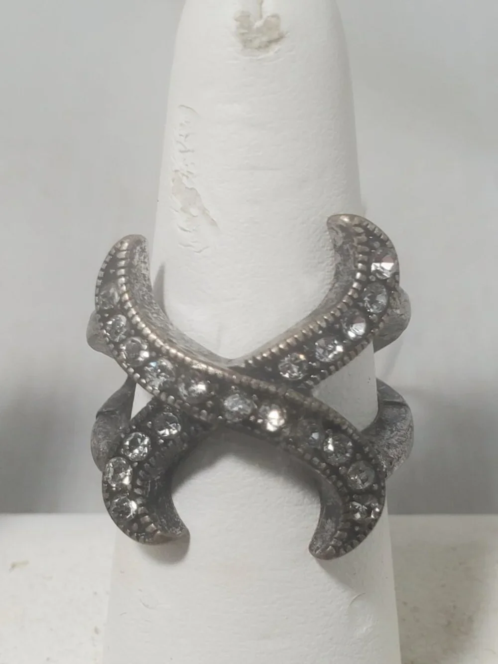 Bijou Vintage-Inspired Rhinestone X-Crossover Statement Ring – Size 8